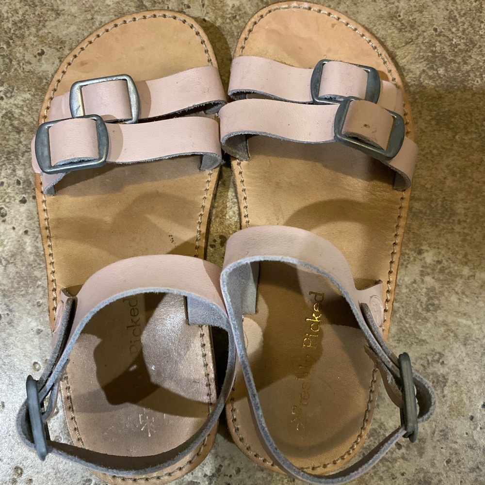 Freshly picked blush pink sz10 sandals